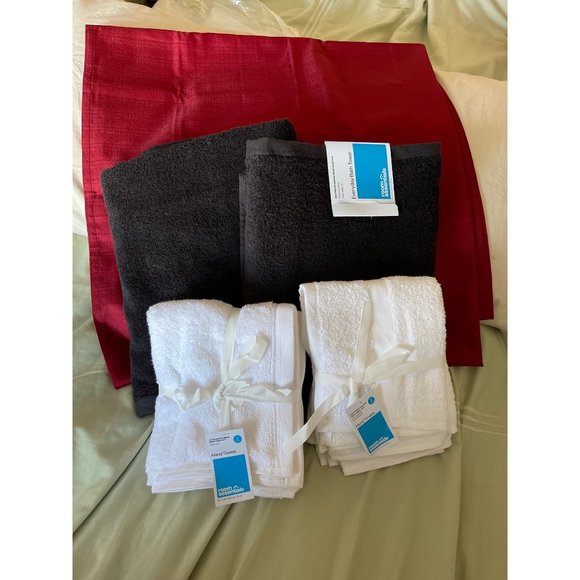 Room Essentials Other - Room Essentials Gray Bath & White Hand Towel & Curtain Set (7-piece)